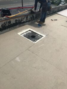 how do flat roofs drain?